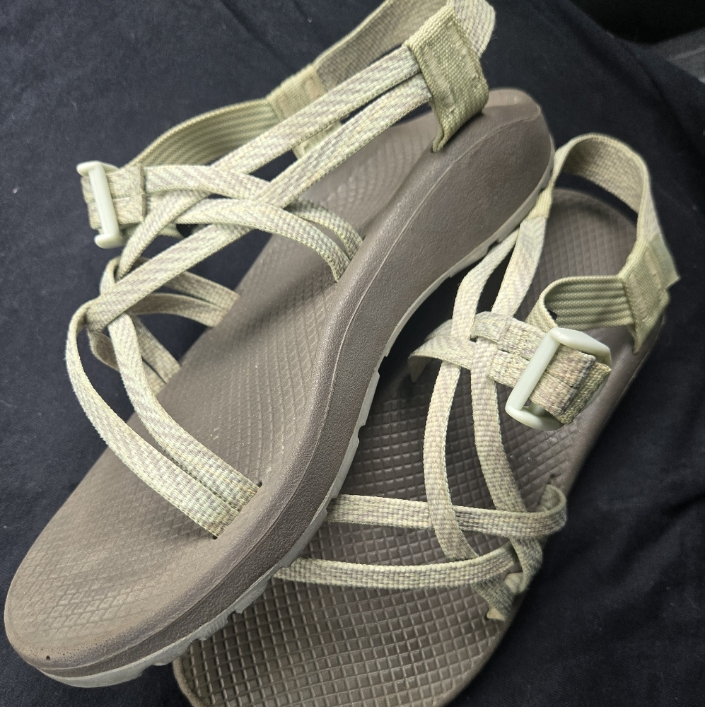 Womens Size 9 chacos